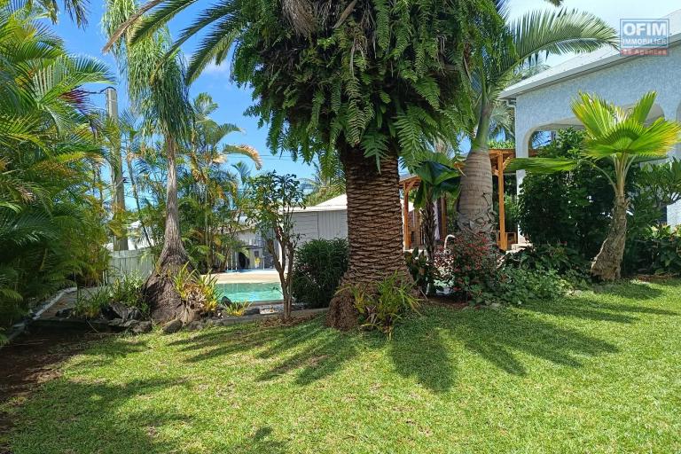 Villa d'architecte en duplex 5 chambres avec piscine et jardin paysager de 620 m2 Rivière St Louis