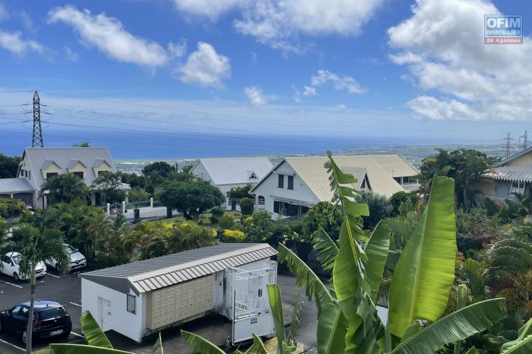 &Agrave; VENDRE &ndash; Maison F6 de 144 m&sup2; &ndash; BOIS DE N&Egrave;FLES SAINTE-CLOTILDE - vue balcon chambre 2, 2 i&egrave;me &eacute;tage