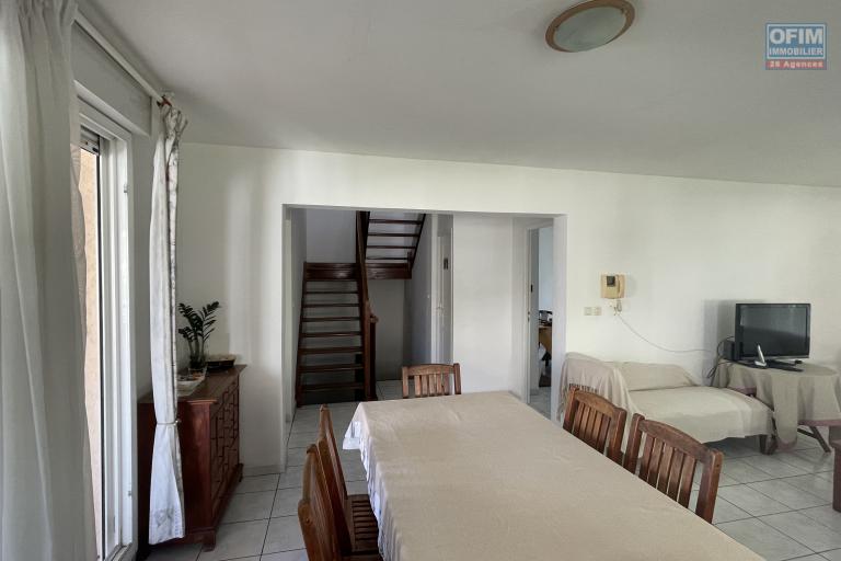 &Agrave; VENDRE &ndash; Maison F6 de 144 m&sup2; &ndash; BOIS DE N&Egrave;FLES SAINTE-CLOTILDE - salon/salle &agrave; manger 1er &eacute;tage