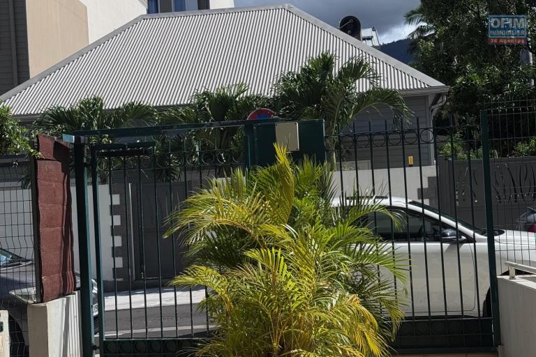 A louer bel appartement F3 rénové sur la résidence CAPELLA sur les bas de la rue Sainte Marie à Saint Denis.