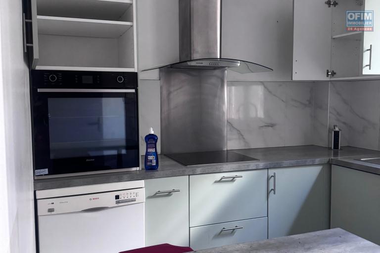 A louer bel appartement r&eacute;nov&eacute; sur la r&eacute;sidence CAPELLA sur les bas de la rue Sainte Marie &agrave; Saint Denis.