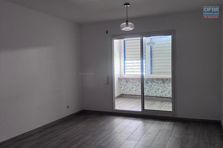 A louer bel appartement r&eacute;nov&eacute; sur la r&eacute;sidence CAPELLA sur les bas de la rue Sainte Marie &agrave; Saint Denis.