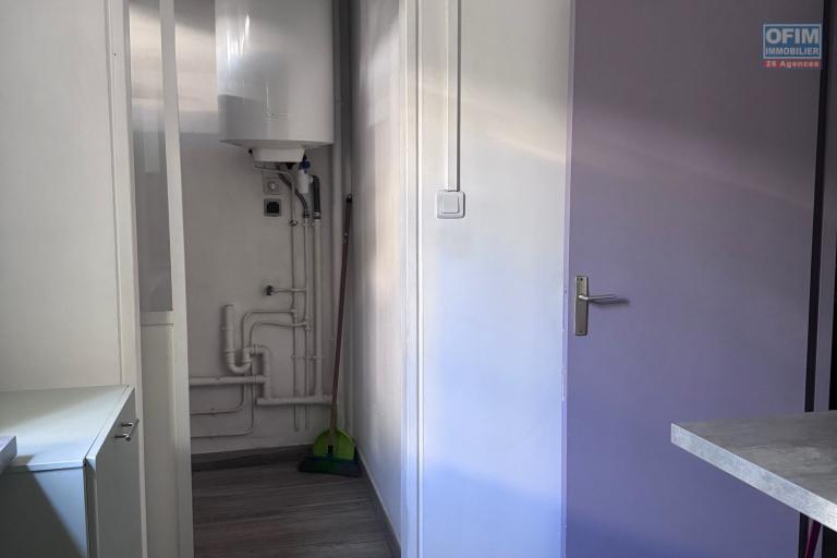 A louer bel appartement r&eacute;nov&eacute; sur la r&eacute;sidence CAPELLA sur les bas de la rue Sainte Marie &agrave; Saint Denis.