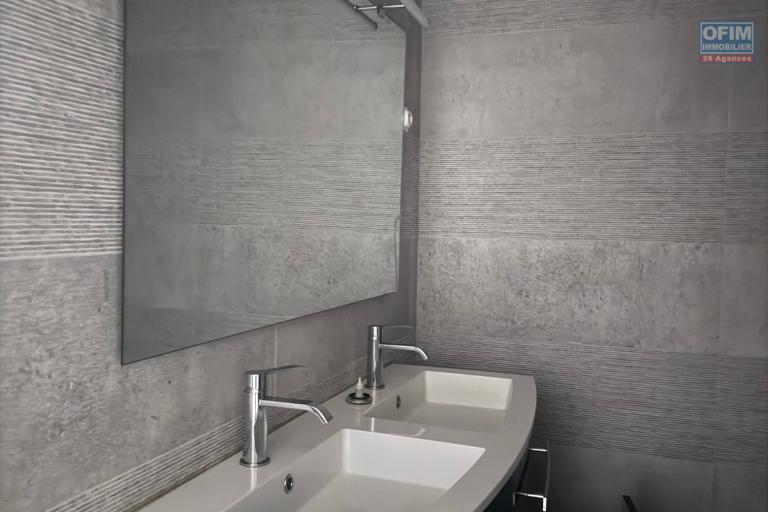 A louer bel appartement F3 rénové sur la résidence CAPELLA sur les bas de la rue Sainte Marie à Saint Denis.