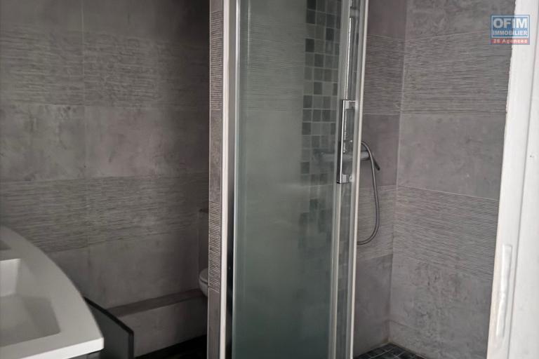 A louer bel appartement r&eacute;nov&eacute; sur la r&eacute;sidence CAPELLA sur les bas de la rue Sainte Marie &agrave; Saint Denis.