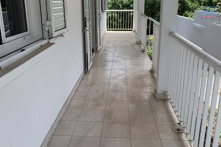 A LOUER - VILLA F4 - SAINTE MARIE