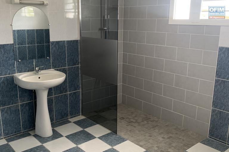 A LOUER - VILLA F4 - SAINTE MARIE