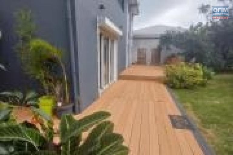 a louer au tampon tres belle maison meubl&eacute;e