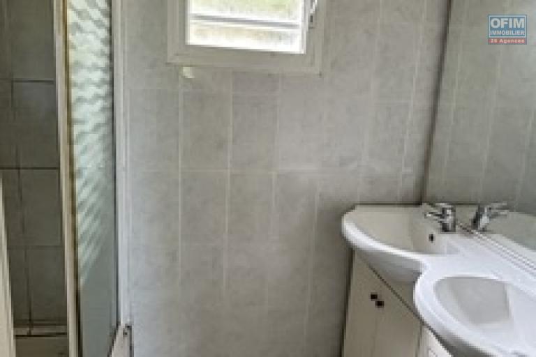 A vendre grand T2 avec jardin dans la residence les huppes de bourbon &agrave; La Montagne