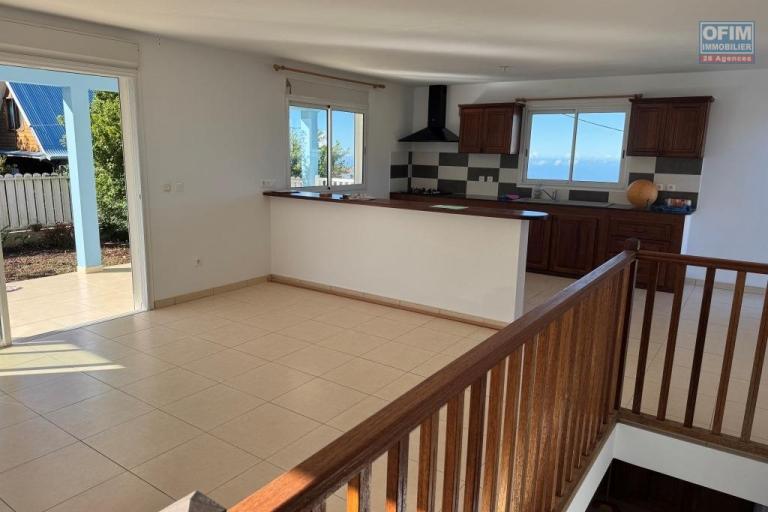 A louer magnifique villa d'environ 120 m² avec vue mer et montagne la Plaine des Cafres 22éme