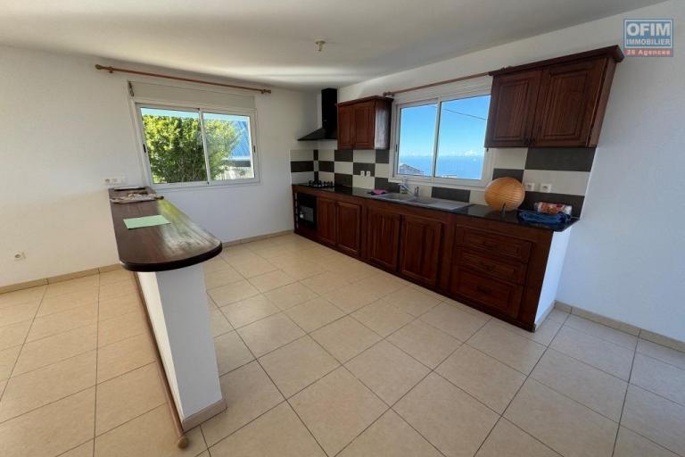 A louer magnifique villa d'environ 120 m² avec vue mer et montagne la Plaine des Cafres 22éme