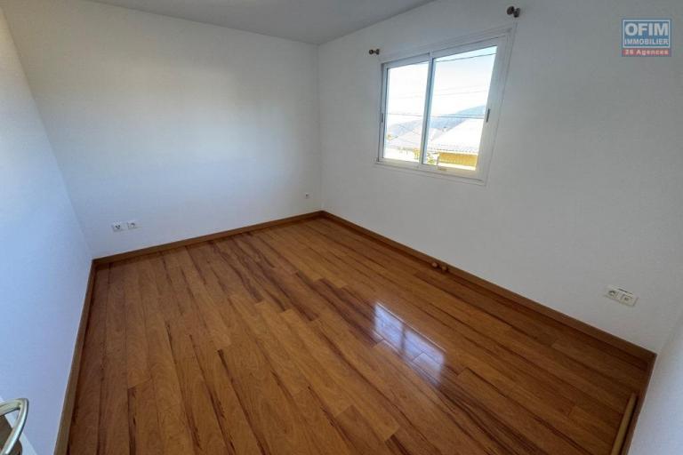 A louer magnifique villa d'environ 120 m² avec vue mer et montagne la Plaine des Cafres 22éme