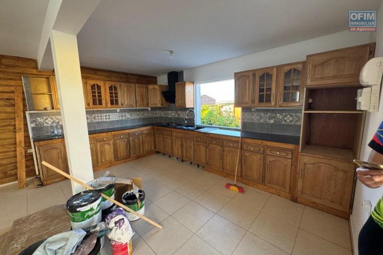 A louer magnifique villa d'environ 120 m² avec vue mer et montagne la Plaine des Cafres 22éme