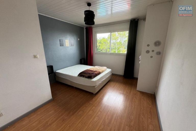 A louer magnifique villa MEUBLEE sur deux niveaux d'environ 124 m&sup2; le tampon 16 &eacute;me