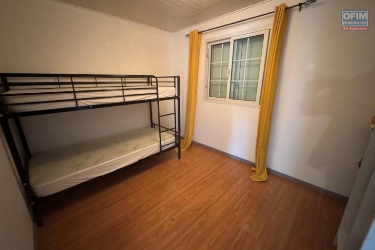 A louer magnifique villa MEUBLEE sur deux niveaux d'environ 124 m&sup2; le tampon 16 &eacute;me