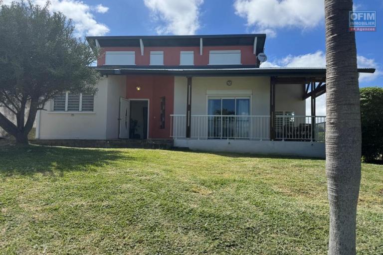 A vendre villa exceptionnelle d'environ 120 m² de type F5 quartier résidentiel très recherché le Tampon 12 éme