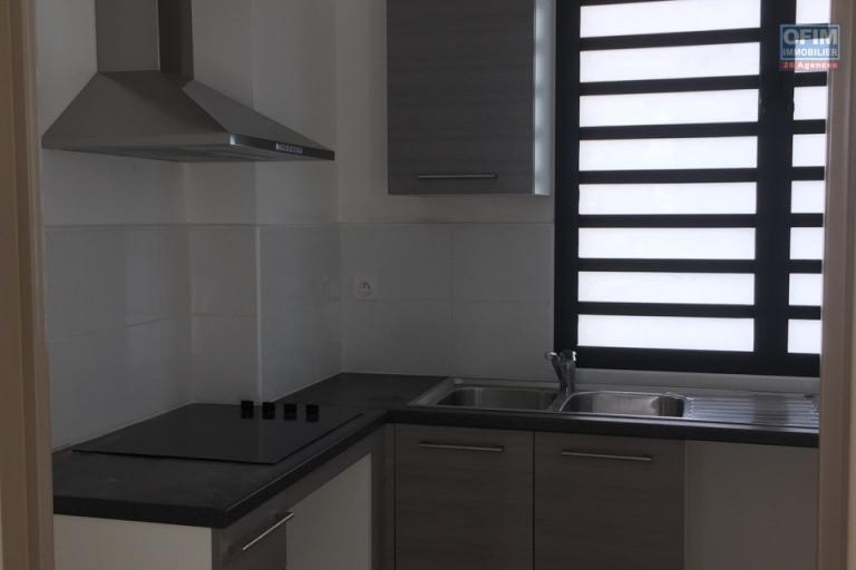 A louer bel appartement de type f3 lumineux sur la r&eacute;sidence BOIS DE SENTEUR avenue GEORGES BRASSENS &agrave; Sainte Clotilde.