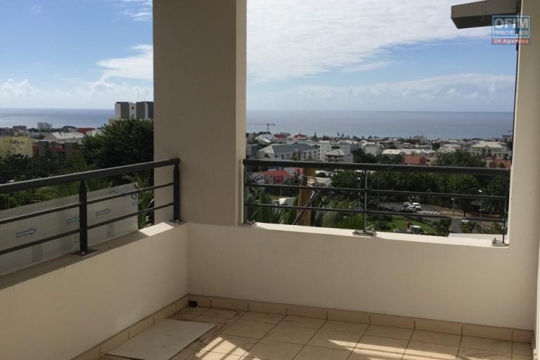 A louer bel appartement de type f3 lumineux sur la r&eacute;sidence BOIS DE SENTEUR avenue GEORGES BRASSENS &agrave; Sainte Clotilde.