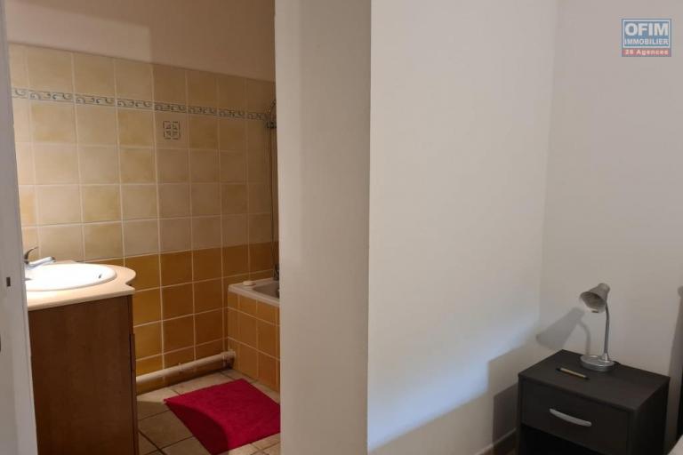 A vendre  appartement F3 en duplex de 57 m&sup2; - R&eacute;sidence avec piscine au Tampon 400