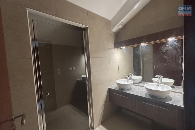 A vendre Saint-Leu centre magnifique T4 duplex