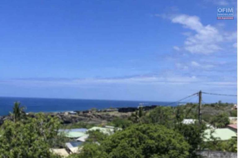 Superbe terrain constructible de 303m2 viabilis&eacute; ,belle vue mer -Littoral Sud ,trois Bassins