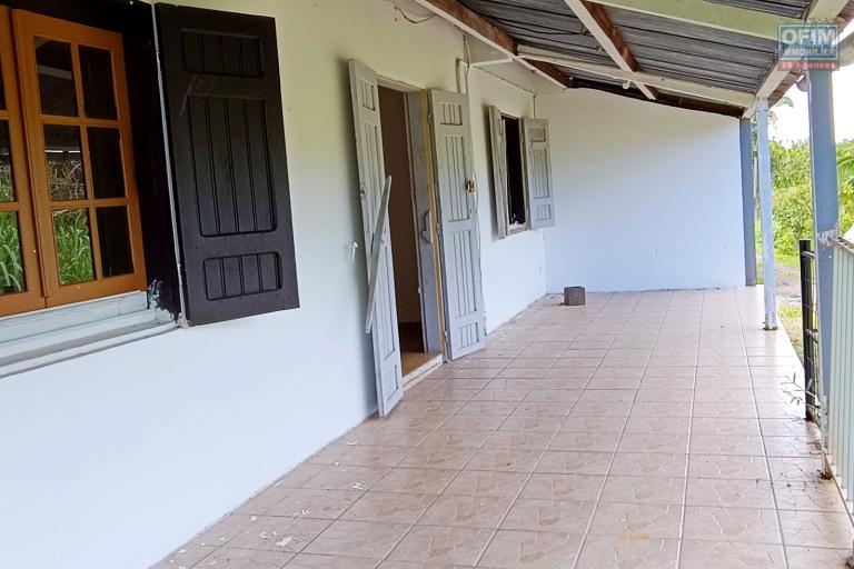 A vendre maison F3 de plain-pied de 85 m2 sur 623 m2 de terrain à Saint-Joseph