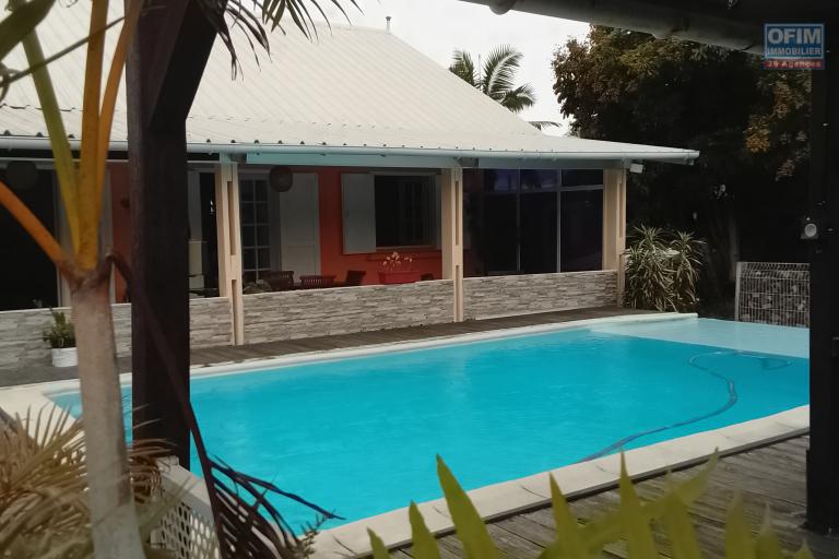 VILLA F4 Duplex r&eacute;nov&eacute;e avec une d&eacute;pendance