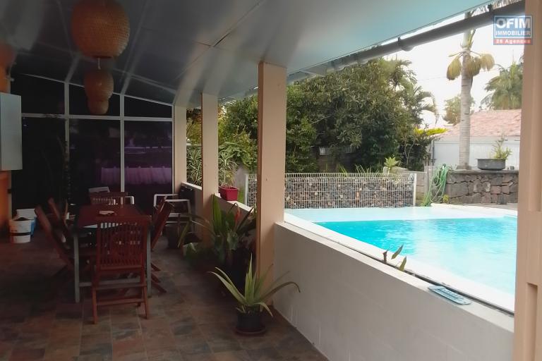 VILLA F4 Duplex r&eacute;nov&eacute;e avec une d&eacute;pendance