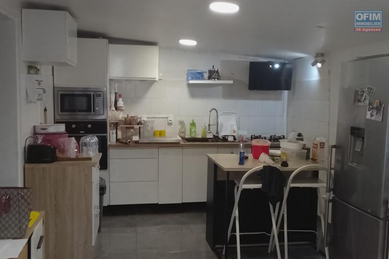 VILLA F4 Duplex r&eacute;nov&eacute;e avec une d&eacute;pendance