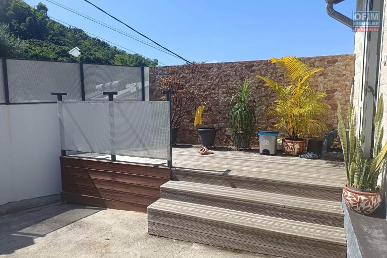 A vendre charmante villa 2 chambres entièrement rénovée à L' Entre deux