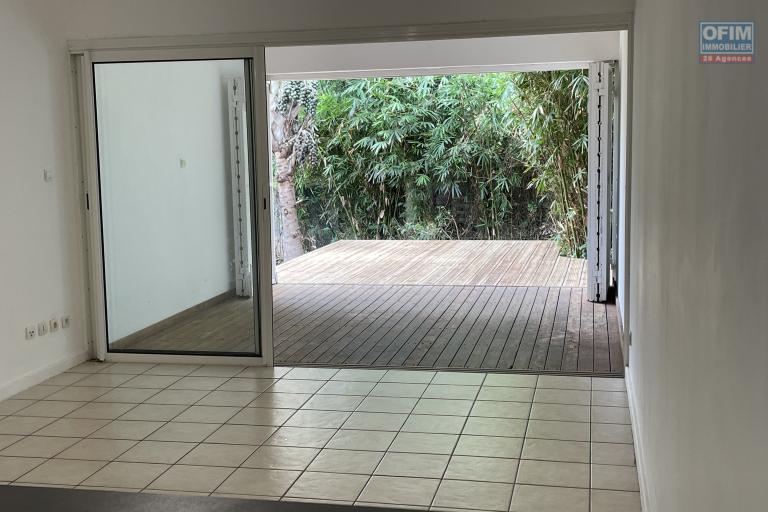 A VENDRE APPARTEMENT F2 EN REZ DE JARDIN DE 53.71 M2 DANS UNE RESIDENCE AVEC PIS...