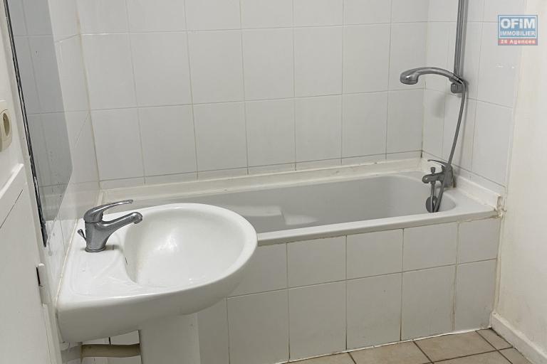 A VENDRE APPARTEMENT F2 EN REZ DE JARDIN DE 53.71 M2 DANS UNE RESIDENCE AVEC PISCINE AVEC VUE MONTAGNE A L ETANG SALE