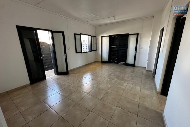 A louer appartement F4/5 Sainte clotilde le Chaudron