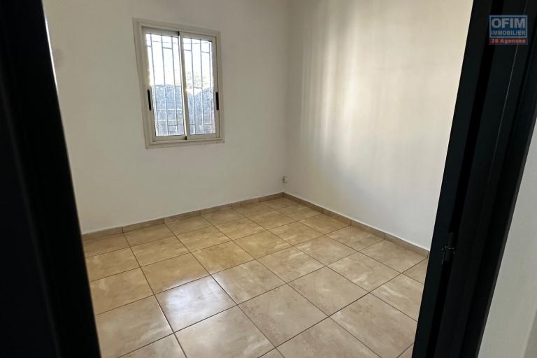 A louer appartement F4/5 Sainte clotilde le Chaudron