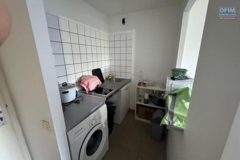 A vendre grand studio d'environ 40 m&sup2; avec jardinet le Tampon proche universit&eacute;