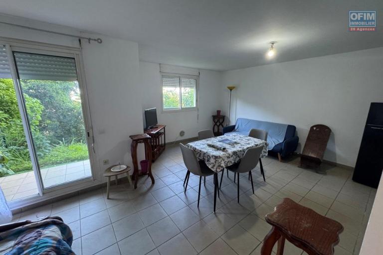 A vendre grand studio d'environ 40 m&sup2; avec jardinet le Tampon proche universit&eacute;