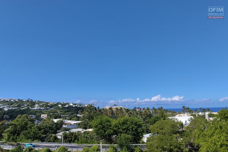 A Vendre T2 de 48 m2 au Roches Noires - Saint-Gilles avec vue mer - 265 957&euro;