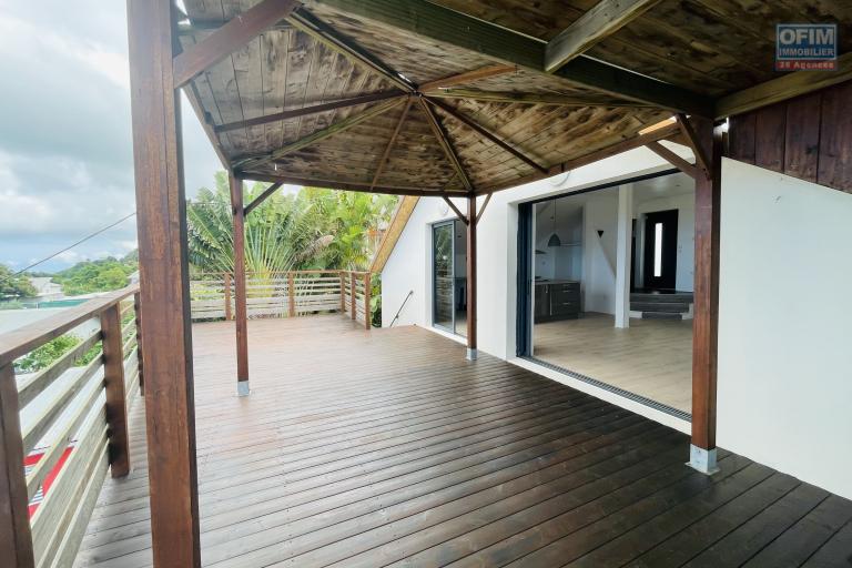 A LOUER VILLA RECENTE F4 AVEC PISCINE BRAS CANOT SAINT GILLES LES HAUTS ( M.PETIOT 0693 01 10 86)