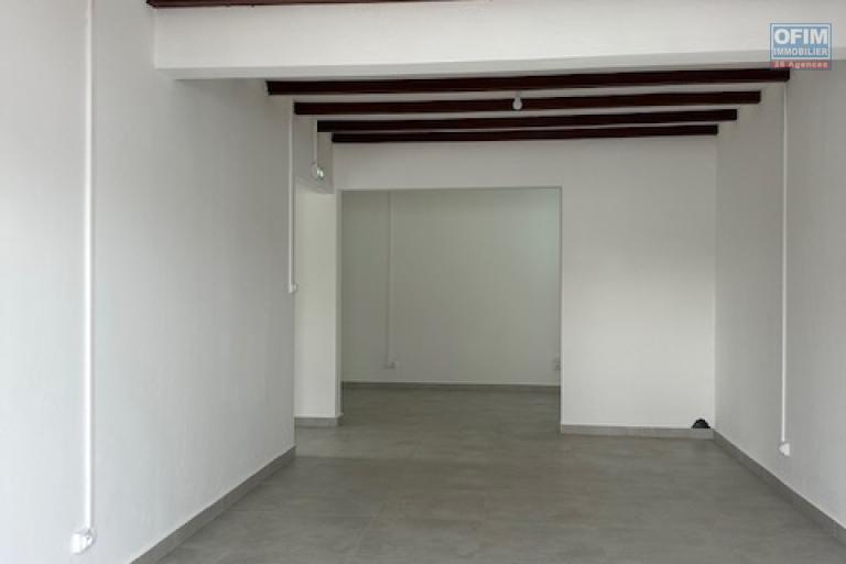 A LOUER local professionnel au coeur de la Rivière Saint-Louis