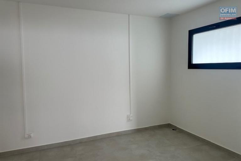 A LOUER local professionnel au coeur de la Rivière Saint-Louis