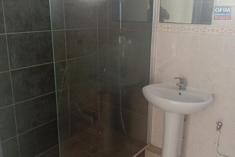 A LOUER APPARTEMENT T2 EN REZ DE JARDIN DE 60 M2 A LA SALINE LES BAINS