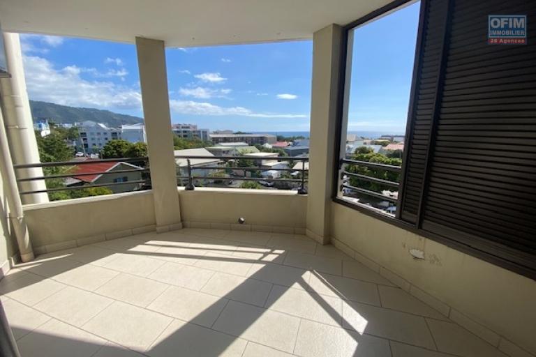 A vendre T2 avec varangue vue mer &agrave; Ste Clotilde residence Lobellia