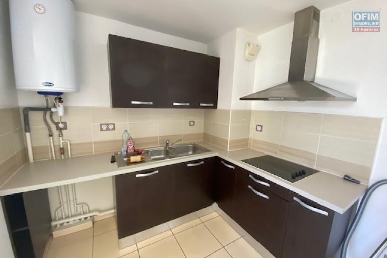 A vendre T2 avec varangue vue mer &agrave; Ste Clotilde residence Lobellia