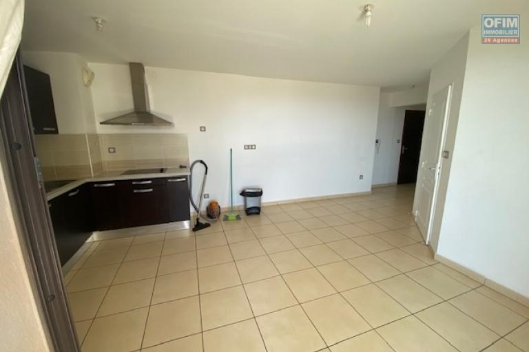 A vendre T2 avec varangue vue mer &agrave; Ste Clotilde residence Lobellia