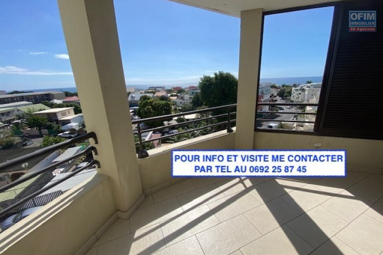 A vendre T2 avec varangue vue mer &agrave; Ste Clotilde residence Lobellia