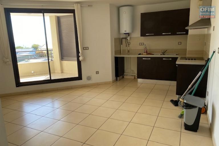 A vendre T2 avec varangue vue mer &agrave; Ste Clotilde residence Lobellia