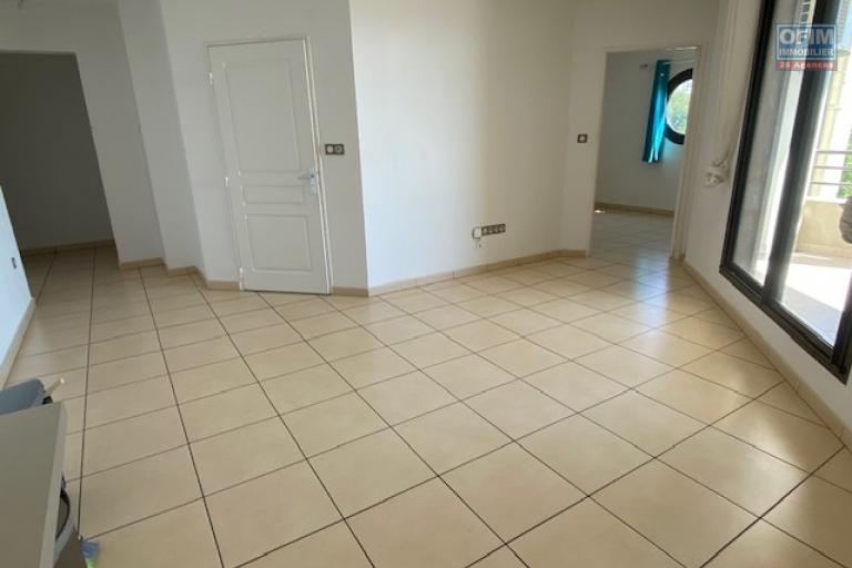 A vendre T2 avec varangue vue mer &agrave; Ste Clotilde residence Lobellia