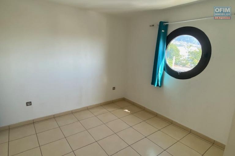 A vendre T2 avec varangue vue mer &agrave; Ste Clotilde residence Lobellia