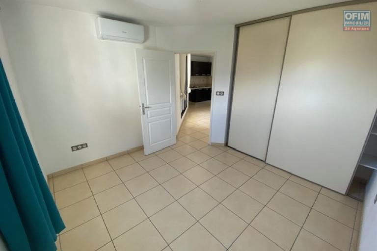 A vendre T2 avec varangue vue mer &agrave; Ste Clotilde residence Lobellia