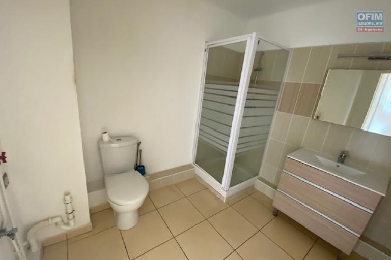 A vendre T2 avec varangue vue mer &agrave; Ste Clotilde residence Lobellia